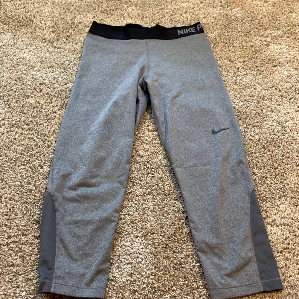 Nike pro crop leggings